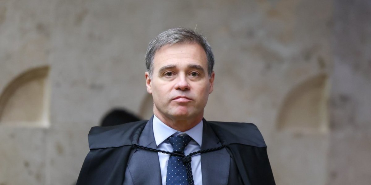 Mendonça ordena retirada de conteúdo de Janones contra Flávio