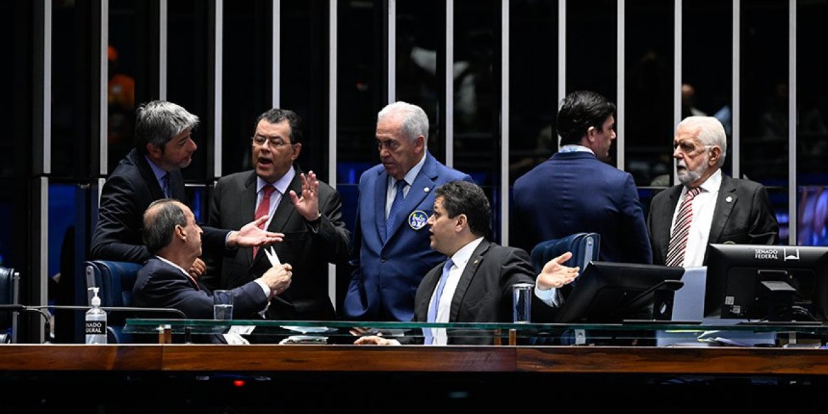Senado aprova fim da escala 6X1