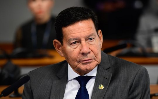 Hamilton Mourão foi o único senador que votou contra o fim da escala 6x1