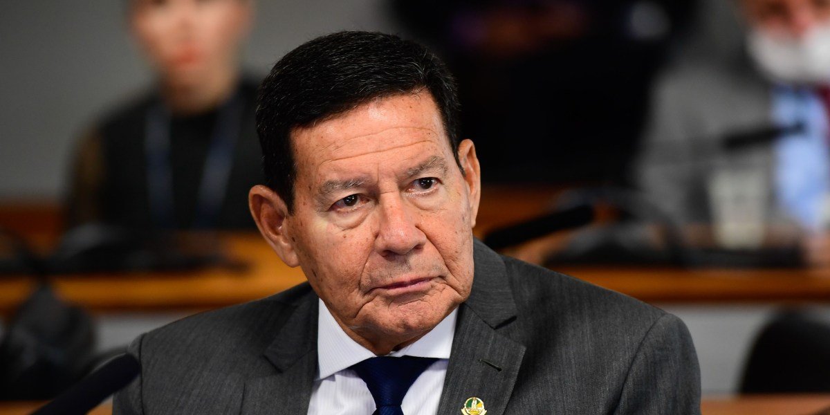 Hamilton Mourão foi o único senador que votou contra o fim da escala 6x1