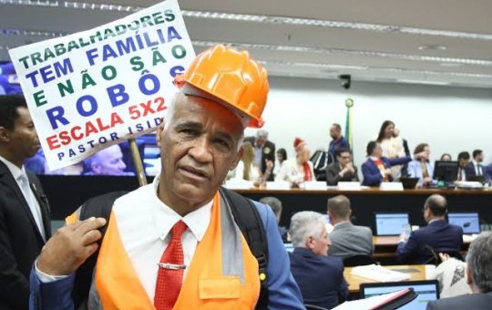 Aos pulos, Sargento Isidório comemora fim da escala 6x1 e exalta Lula