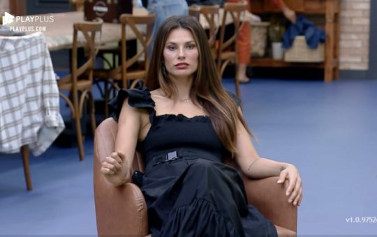 Dayane é “cancelada” na web após cortar jaqueta de Rico com faca