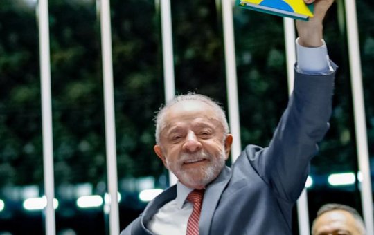Lula agradece mobilização popular após promulgação do fim da escala 6x1