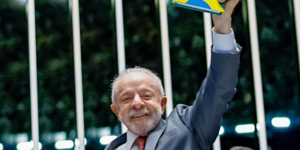 Lula agradece mobilização popular após promulgação do fim da escala 6x1