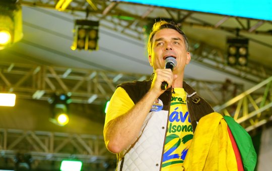 TSE rejeita solicitação de Flávio Bolsonaro para impedir atos pró-Lula da UNE no segundo turno