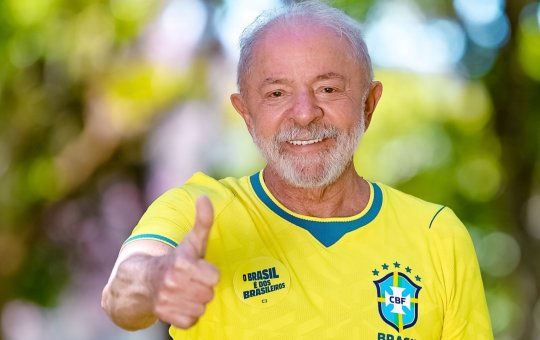 Lula e aliados vestem camisa da Seleção em mobilização nas redes sociais