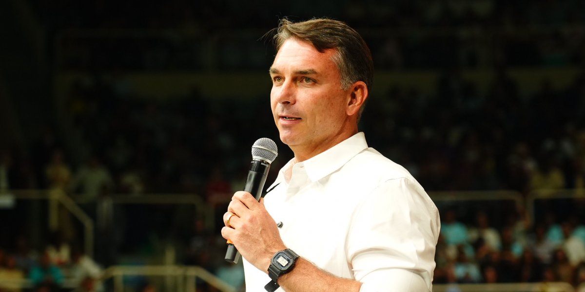 TJ-BA derruba liminar e mantém homenagem a Flávio Bolsonaro na Barra