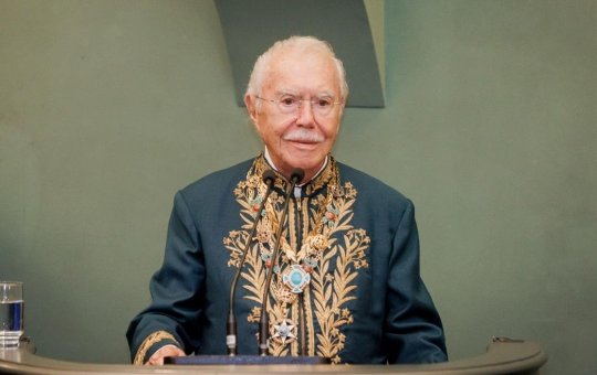 Ex-presidente José Sarney deixa hospital após cirurgia e nove dias de internação