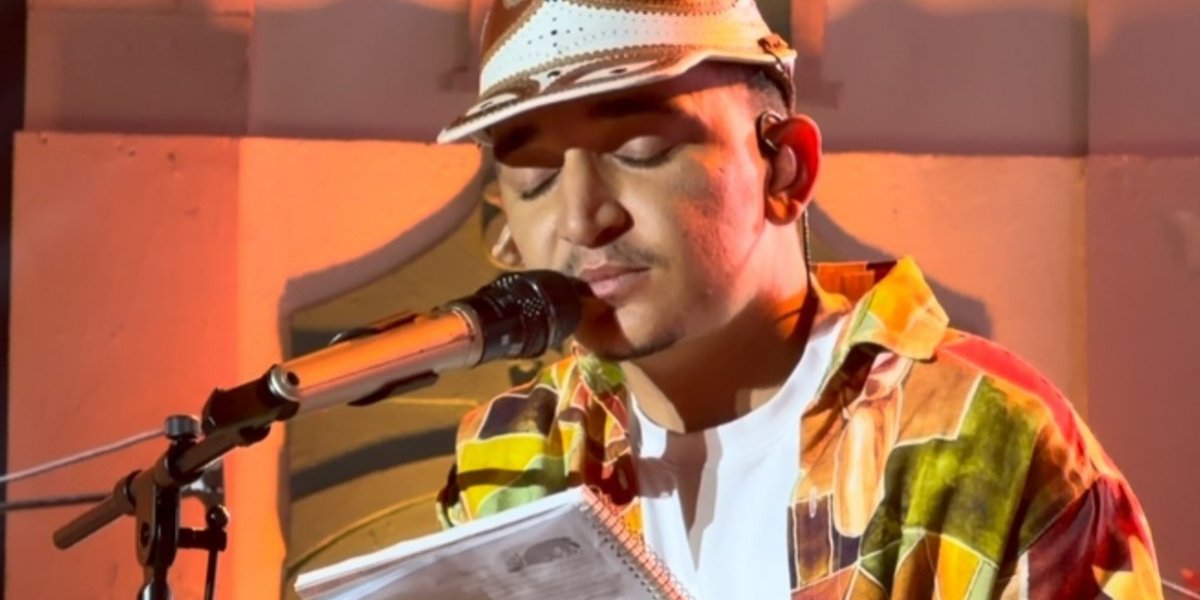 João Gomes quebra silêncio político durante show “Sou a favor da democracia”