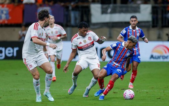 Em jogo apagado, Bahia sofre três gols e perde para o Flamengo dentro de casa 