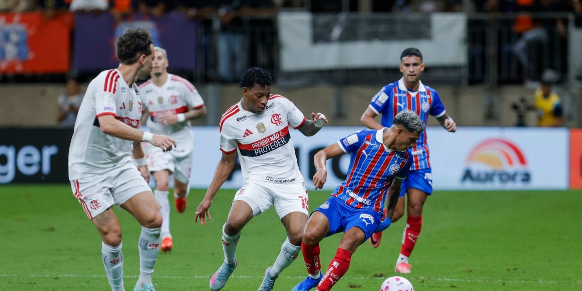Em jogo apagado, Bahia sofre três gols e perde para o Flamengo dentro de casa 