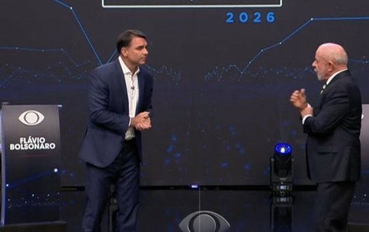 Flávio questiona por que 73% dos presidiários votaram em Lula, e presidente responde: 'Quero que vote 100%, até teu pai'