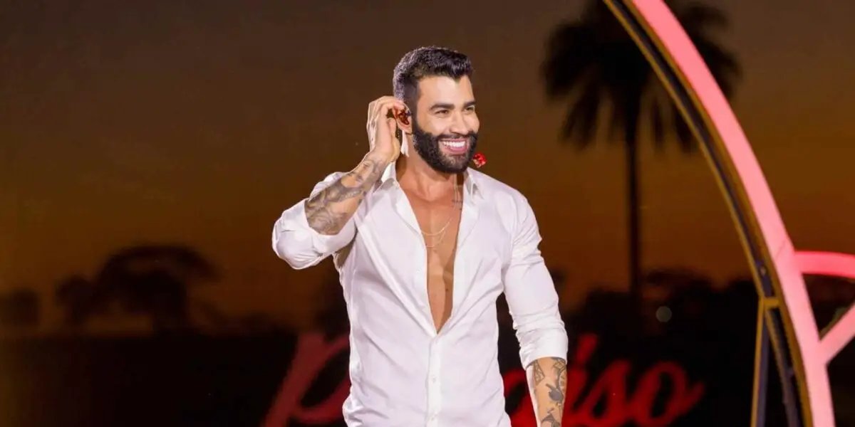 Gusttavo Lima declara apoio a Flávio Bolsonaro durante show no Paraná