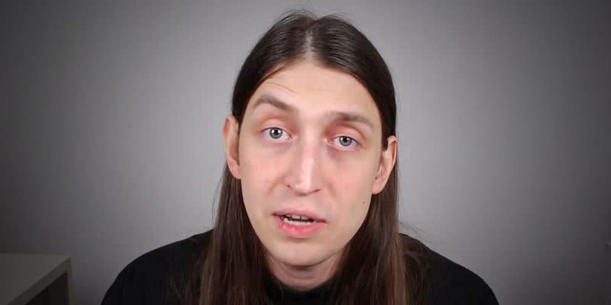 Felca anuncia retorno às redes sociais após sete meses afastado: “Me escondi por tempo demais”