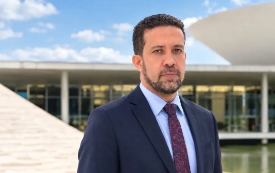 Deputado André Janones é internado na UTI após arritmia cardíaca em São Paulo