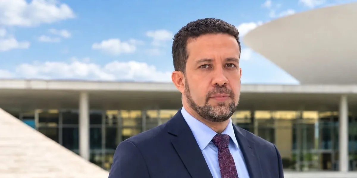 Deputado André Janones é internado na UTI após arritmia cardíaca em São Paulo