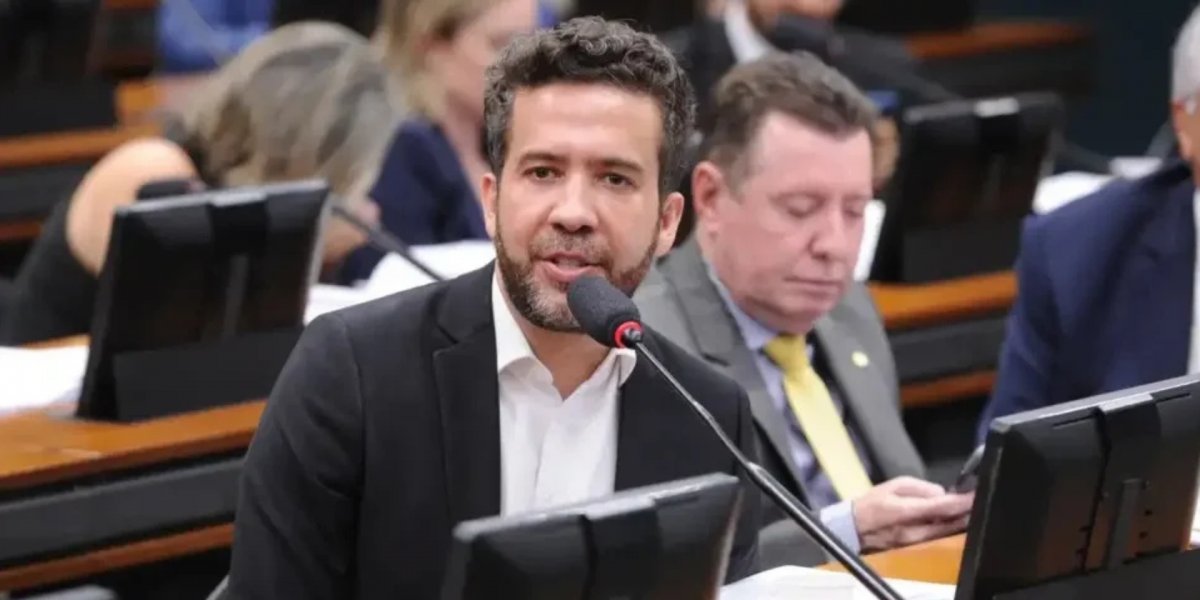 André Janones está estável, sem novos episódios de arritmia cardíaca, informa boletim médico 
