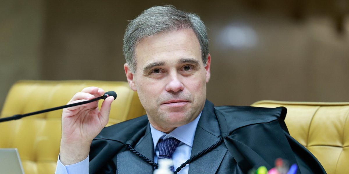 André Mendonça será relator de Lula e Flávio para abertura de sigilos no TSE