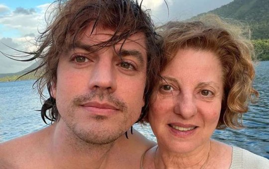 Mãe de Luciano Huck declara voto em Lula e revela ameaças sofridas pelo filho