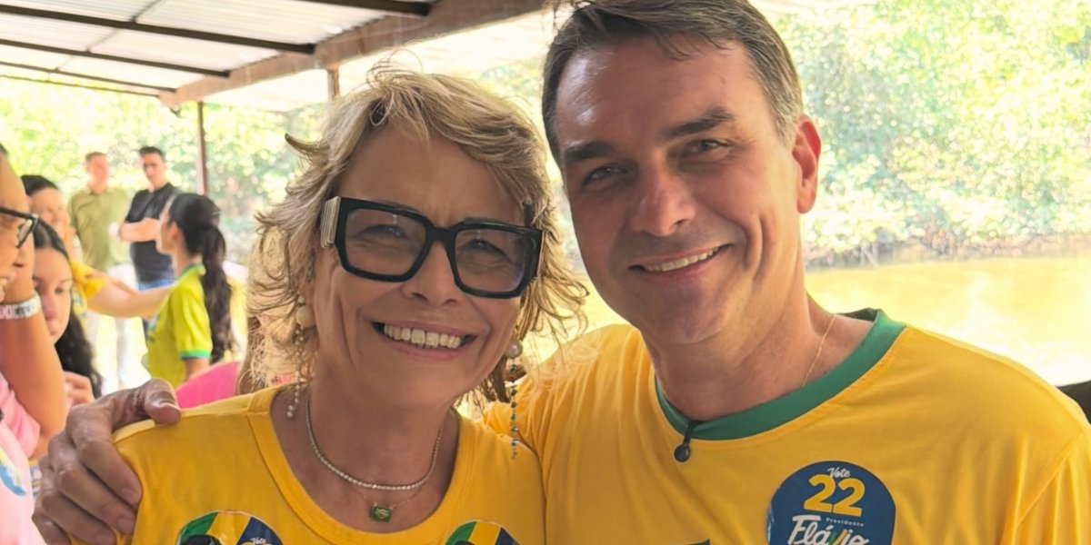Mãe de Flávio Bolsonaro sai em defesa do filho nas redes: ‘Sei o filho que criei’