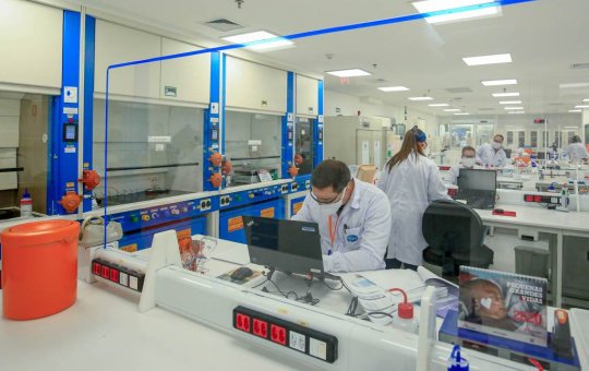 Pfizer assina acordo para produção de genéricos de medicamento contra Covid-19