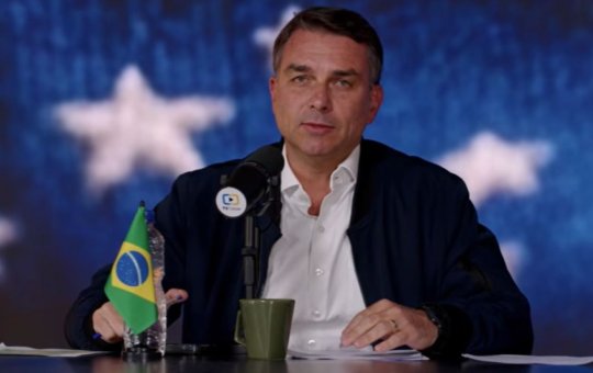 Flávio Bolsonaro recusa sabatina do SBT marcada para esta quarta-feira (21)