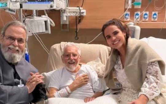 Carlos Alberto de Nóbrega aparece nas redes após cirurgia cardíaca 