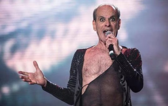 Após cirurgia, Ney Matogrosso anuncia pausa nos palcos