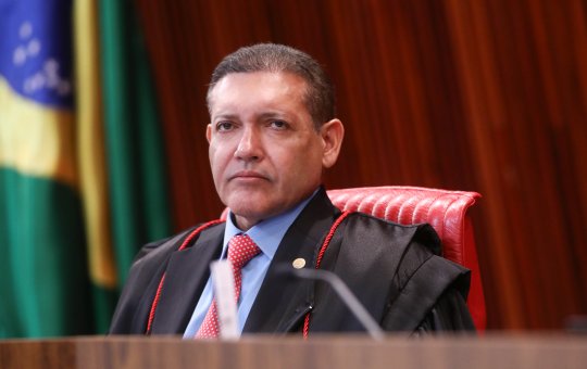 TSE dá 24 horas para Meta investigar canal “Exército do Lula” após pedido de Flávio