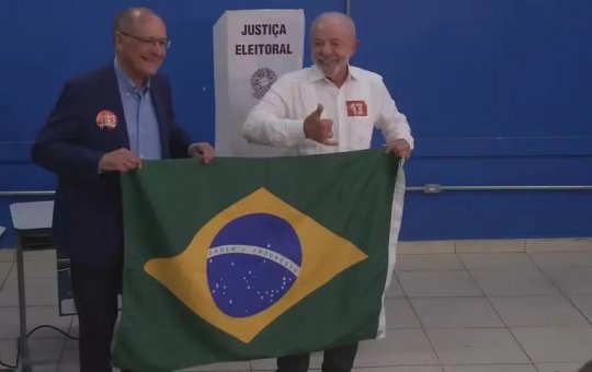 Lula vota em São Bernardo do Campo acompanhado de Janja, Alckmin e aliados