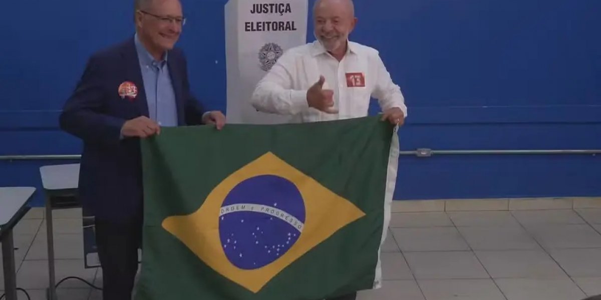 Lula vota em São Bernardo do Campo acompanhado de Janja, Alckmin e aliados