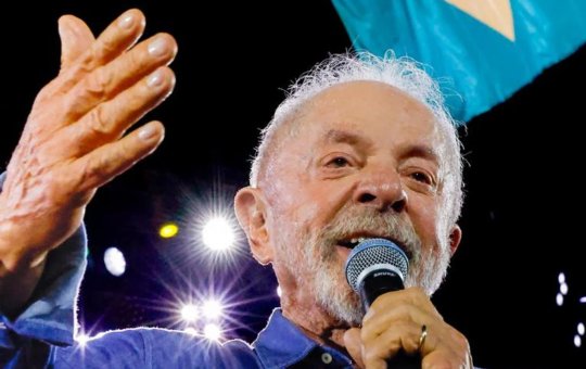 Em feito único na história, Lula vence o segundo turno após perder o primeiro e é eleito Presidente pela quarta vez