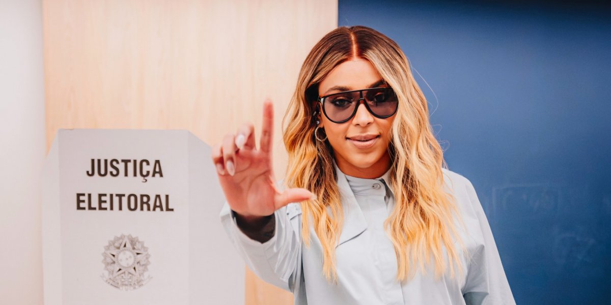 Erika Hilton pede apreensão de passaportes de Flávio Bolsonaro ao STF