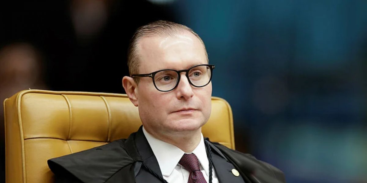 Oposição solicita impeachment de Cristiano Zanin após prorrogação de votação