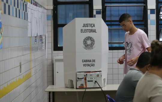 TSE deve julgar 16 ações eleitorais contra Lula e Flávio Bolsonaro após eleições 2026