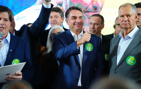 PF cancela passaportes de Flávio Bolsonaro depois de senador descumprir ordem de Moraes