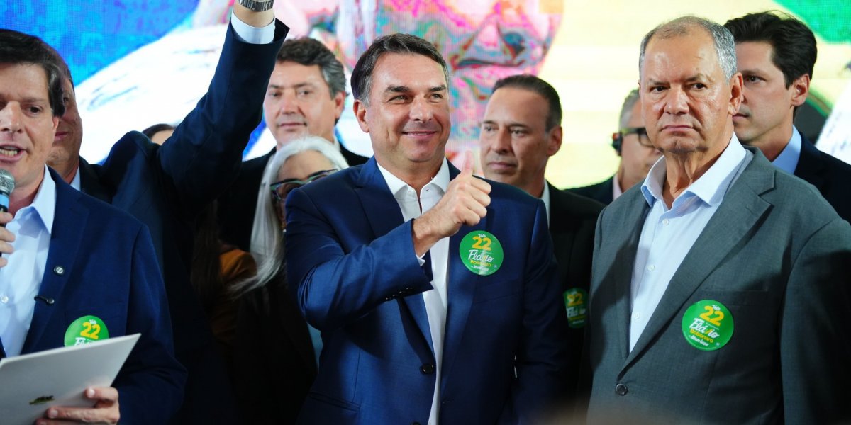 PF cancela passaportes de Flávio Bolsonaro depois de senador descumprir ordem de Moraes