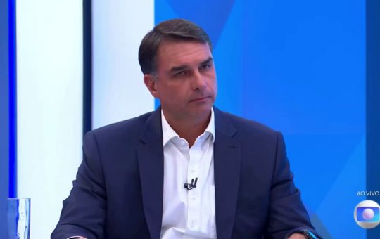 EUA concederão vistos a Flávio Bolsonaro e familiares após senador deixar o Brasil