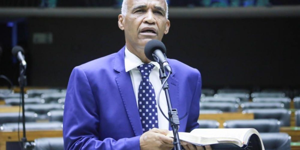 Sargento Isidório anuncia queixa-crime após problemas com ônibus em Salvador