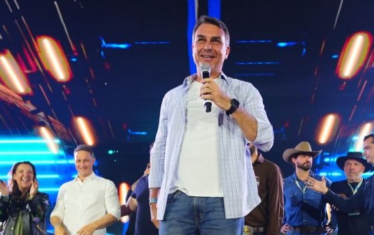 STF nega existência de mandado de busca contra Flávio Bolsonaro