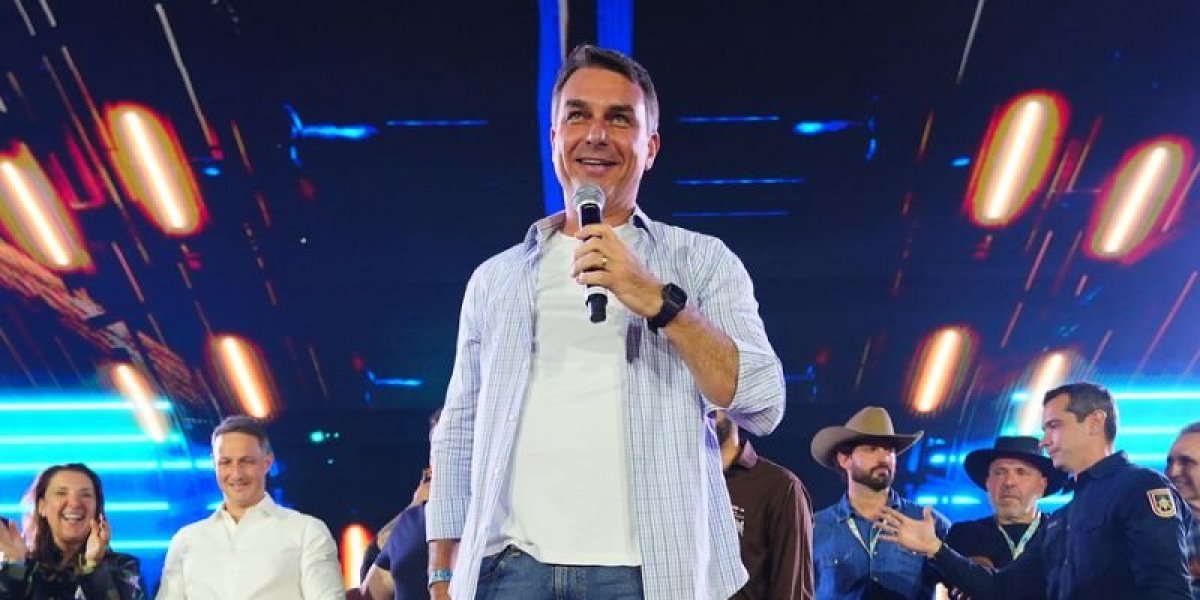 STF nega existência de mandado de busca contra Flávio Bolsonaro