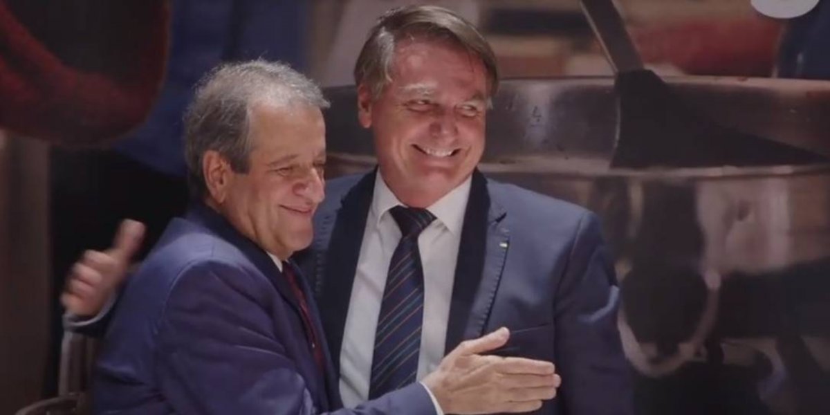 Após saída de Flávio para os EUA, defesa de Bolsonaro pede visita de Valdemar Costa Neto
