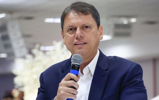 Tarcísio admite possibilidade de disputar presidência em 2027: 'É uma coisa que você avalia em grupo'