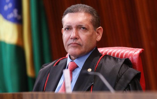 Ministro do TSE impede Nunes Marques de derrubar "Exército do Lula"