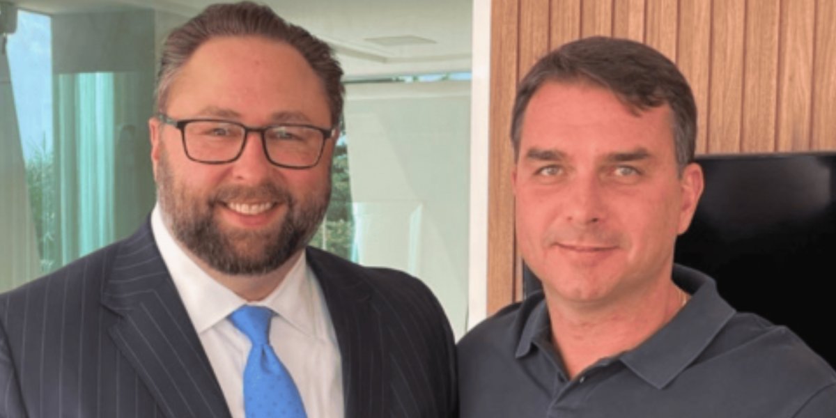 Assessor de Trump confirma que providenciou jato usado por Flávio Bolsonaro para ir aos EUA