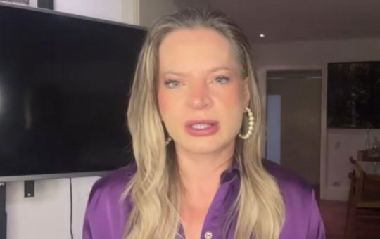 Joice Hasselmann critica Flávio Bolsonaro e questiona alegação de perseguição política