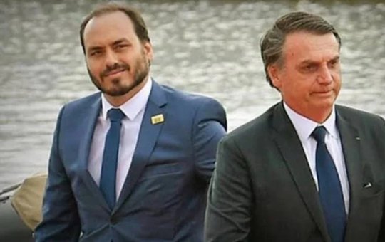 Carlos Bolsonaro relata preocupação com saúde do pai e evita falar sobre política após visita
