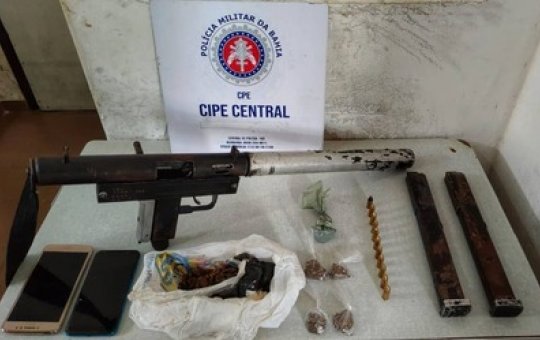 PM apreende submetralhadora, munições e drogas no município de Dário Meira