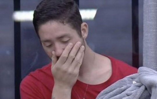 A Fazenda: Rico encontra jaqueta rasgada por Dayane Mello