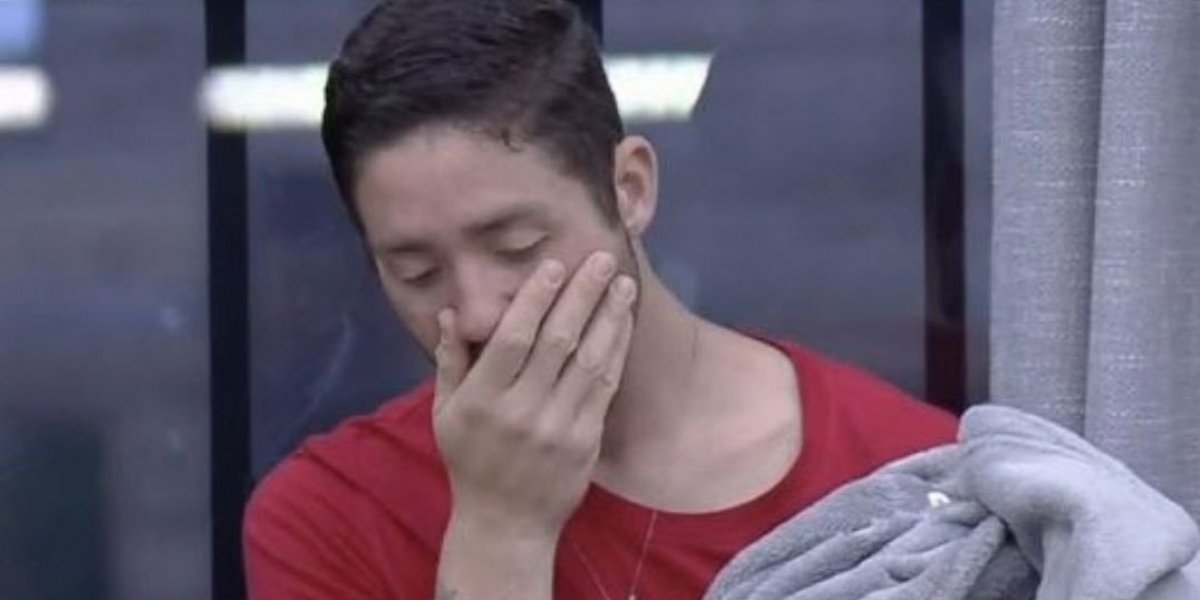 A Fazenda: Rico encontra jaqueta rasgada por Dayane Mello